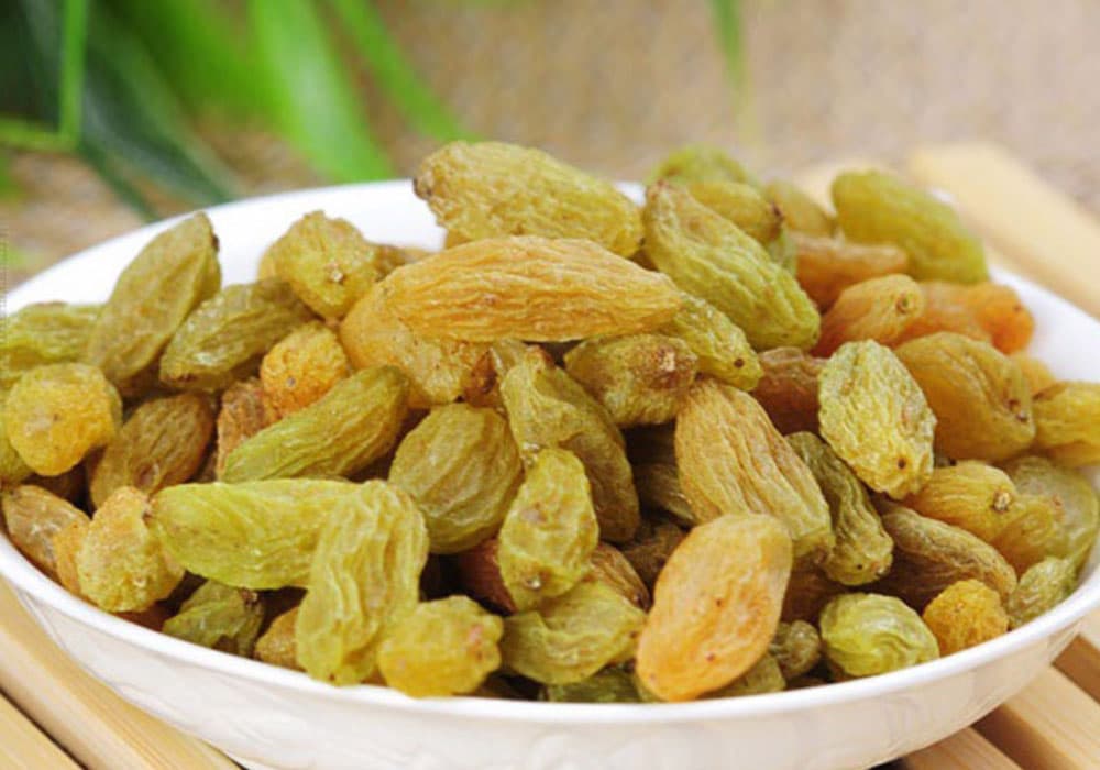 مزایای استفاده روزانه از کشمش سبز در رژیم غذایی