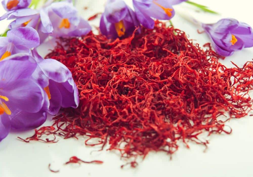 استفاده از زعفران برای داشتن پوستی شفاف و درخشان