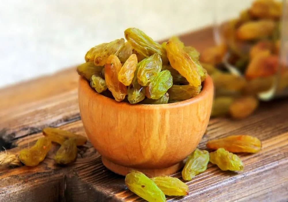 کشمش و تاثیر آن در سلامت زنان و پیشگیری از بیماری‌ها