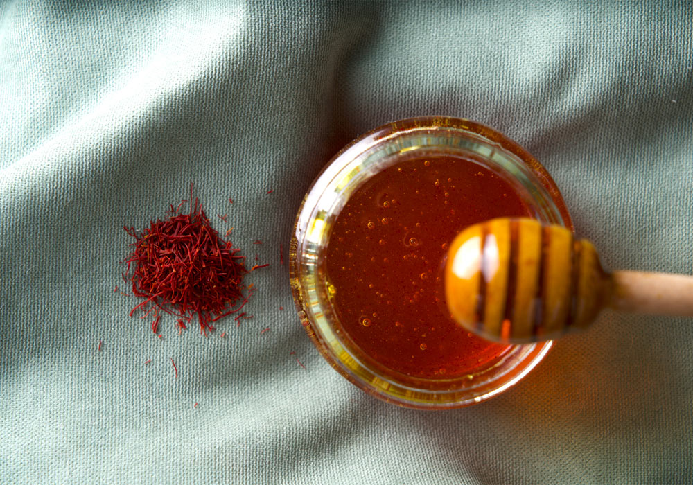 Face mask with saffron