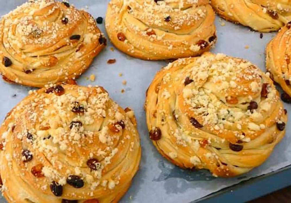 Using Raisins in Homemade Bread and Pastries