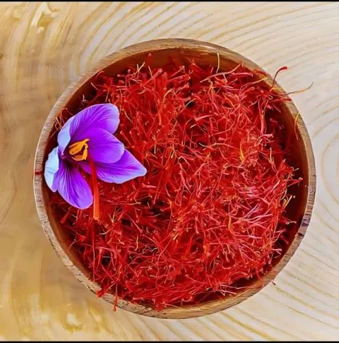 Premium Iranian saffron threads showing the finest saffron in the world