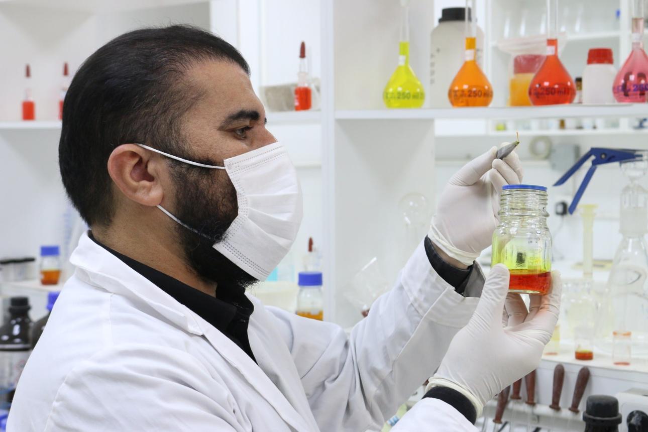 Laboratory quality testing of Iranian saffron for export
